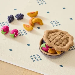 Kids West Elm Felt Pie Set