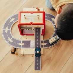 Kids West Elm Wonder & Wise Take With Me Garage